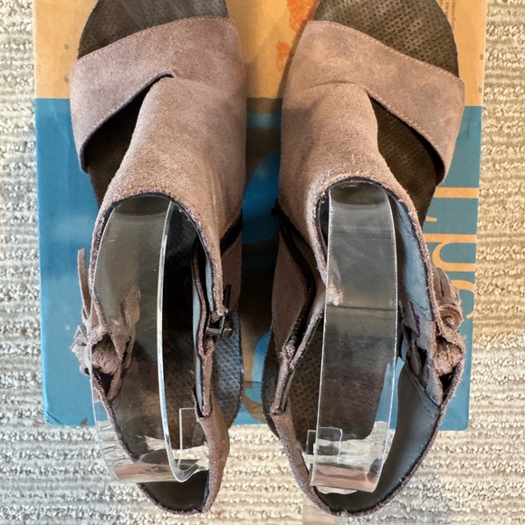 OTBT Women's Brown Suede Open-Toe Booties - Picture 6 of 11